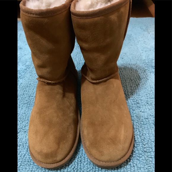 Koolaburra by UGG Suede Short Boots - Picture 6 of 9